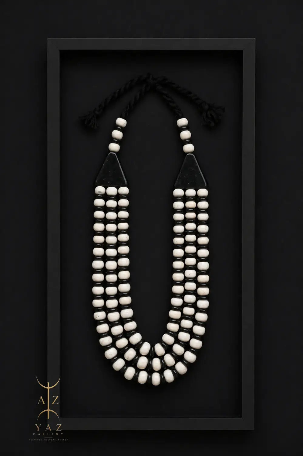 BLACK ESSENCE, Icon of Contrast Balance & Timeless Power