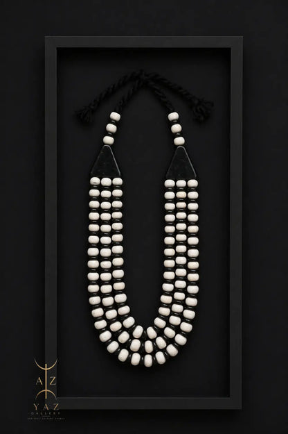 BLACK ESSENCE, Icon of Contrast Balance & Timeless Power