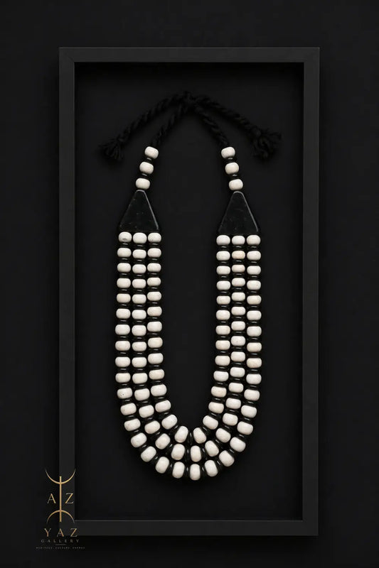 BLACK ESSENCE, Icon of Contrast Balance & Timeless Power