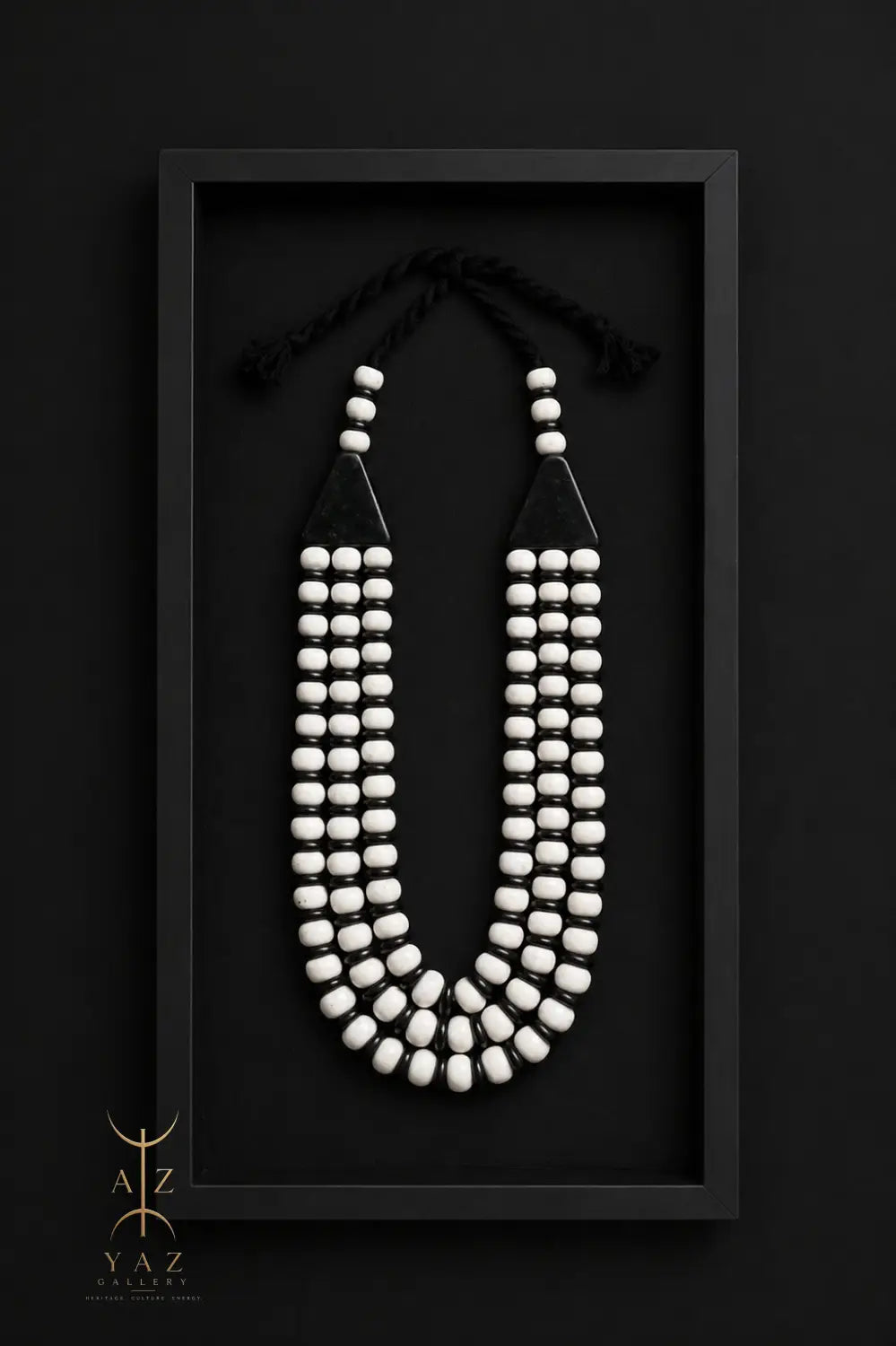 BLACK ESSENCE, Icon of Contrast Balance & Timeless Power
