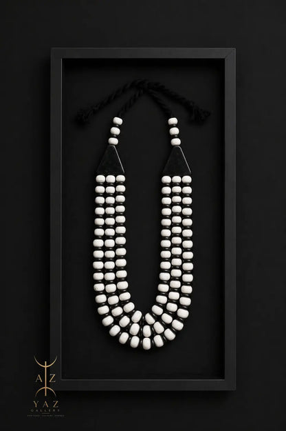 BLACK ESSENCE, Icon of Contrast Balance & Timeless Power